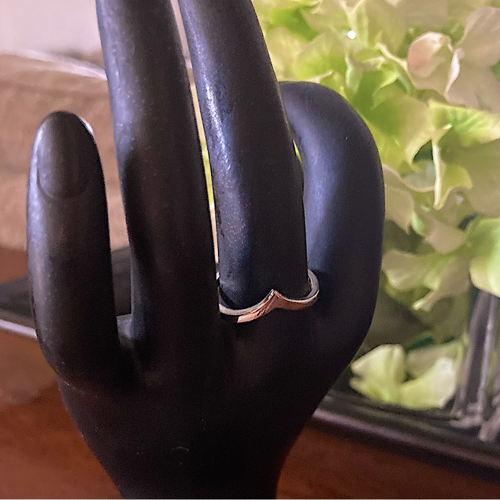 NWOT silver V ring